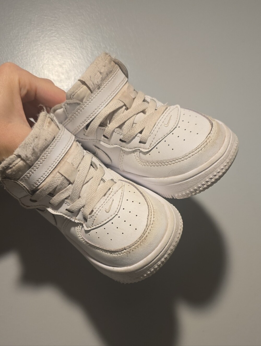 7c US   Kids White High-Top Sneakers